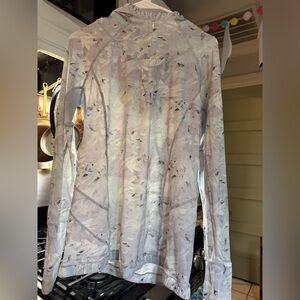 Lululemon Patterned Long Sleeve Top size 8